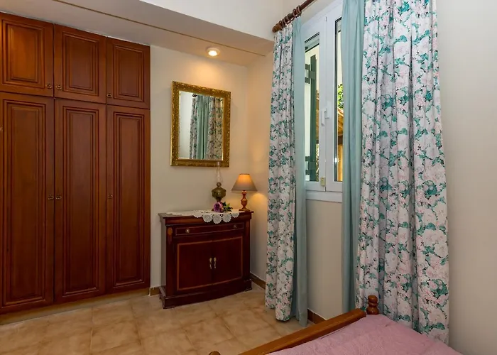 Vila Yiolanda Pool By 