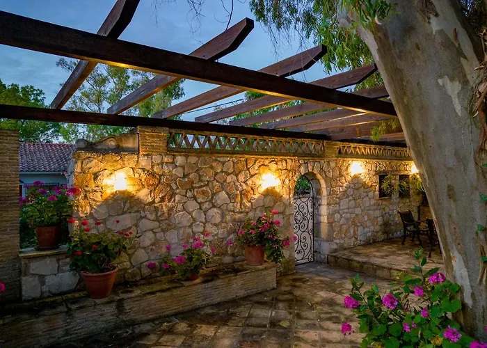 Vila Yiolanda Pool By 