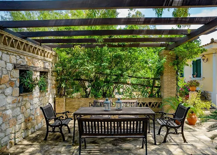 Vila Yiolanda Pool By 